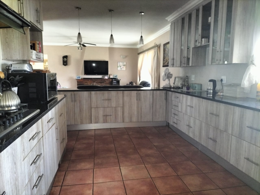 5 Bedroom Property for Sale in Middelvlei A H Gauteng