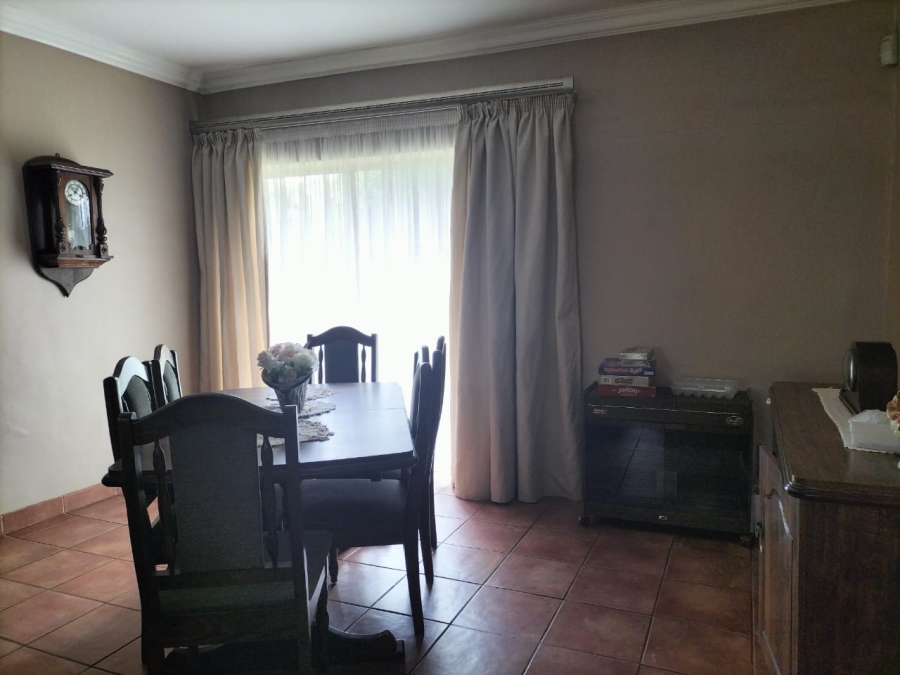 5 Bedroom Property for Sale in Middelvlei A H Gauteng
