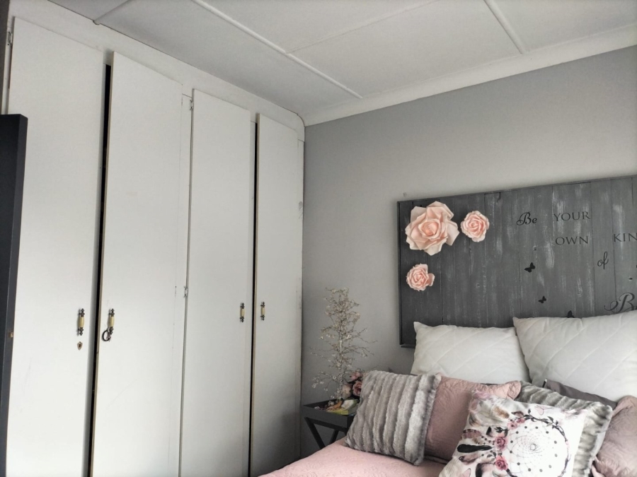 5 Bedroom Property for Sale in Middelvlei A H Gauteng