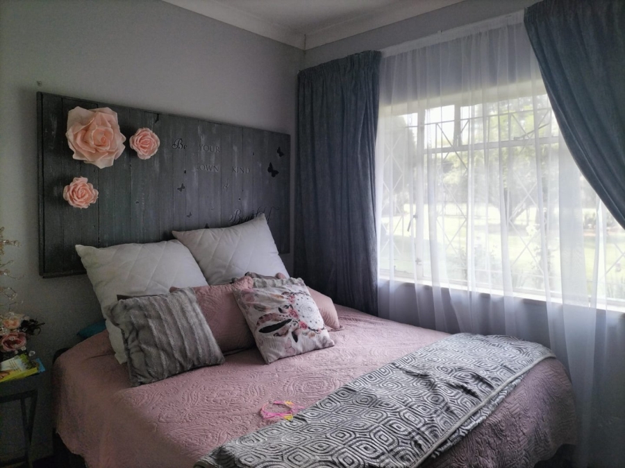 5 Bedroom Property for Sale in Middelvlei A H Gauteng