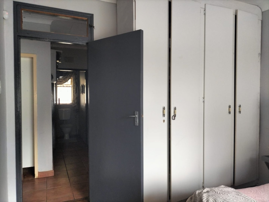 5 Bedroom Property for Sale in Middelvlei A H Gauteng