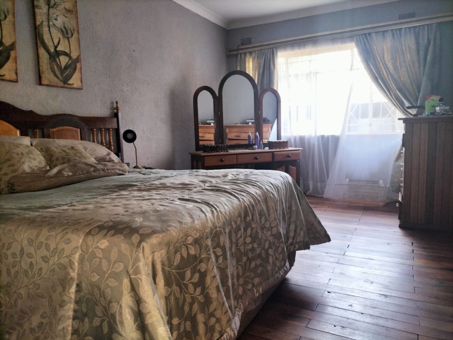 5 Bedroom Property for Sale in Middelvlei A H Gauteng