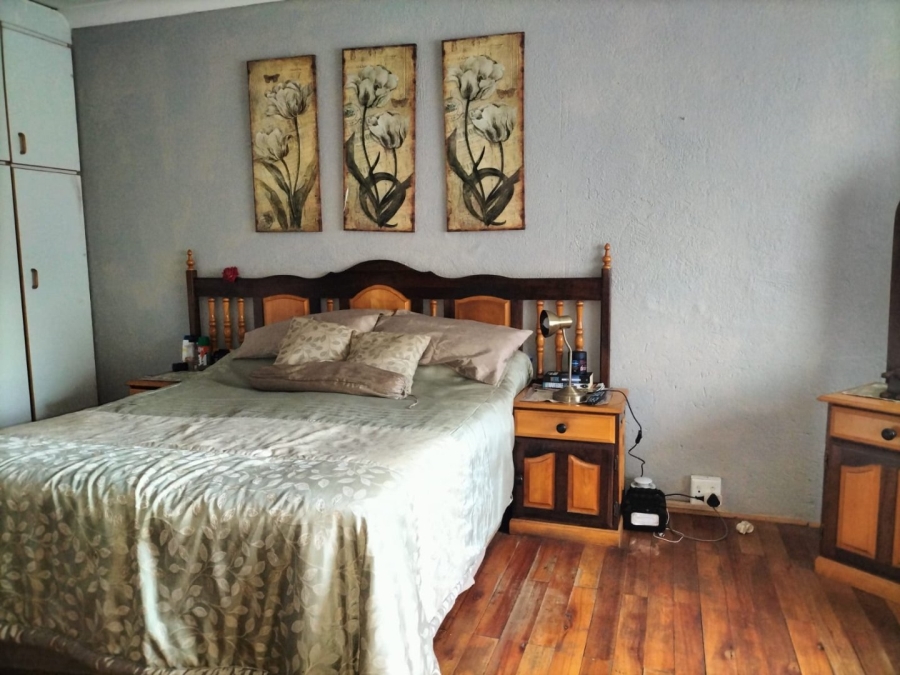 5 Bedroom Property for Sale in Middelvlei A H Gauteng