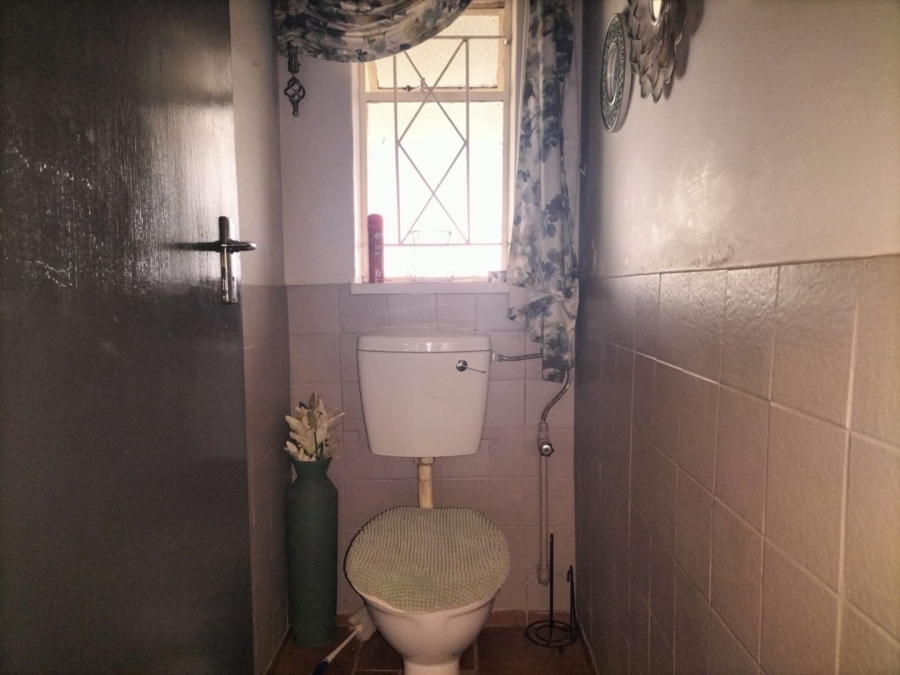 5 Bedroom Property for Sale in Middelvlei A H Gauteng