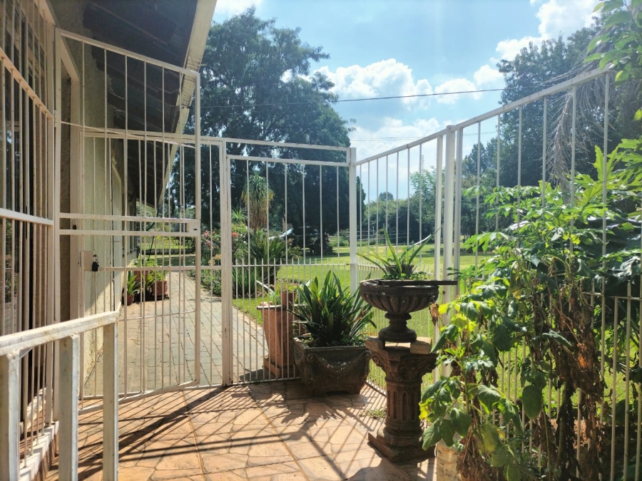 5 Bedroom Property for Sale in Middelvlei A H Gauteng