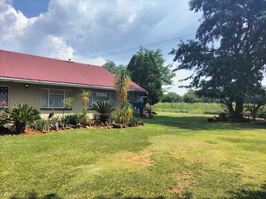 5 Bedroom Property for Sale in Middelvlei A H Gauteng