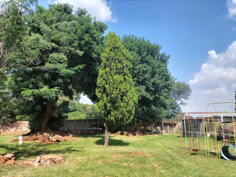 5 Bedroom Property for Sale in Middelvlei A H Gauteng