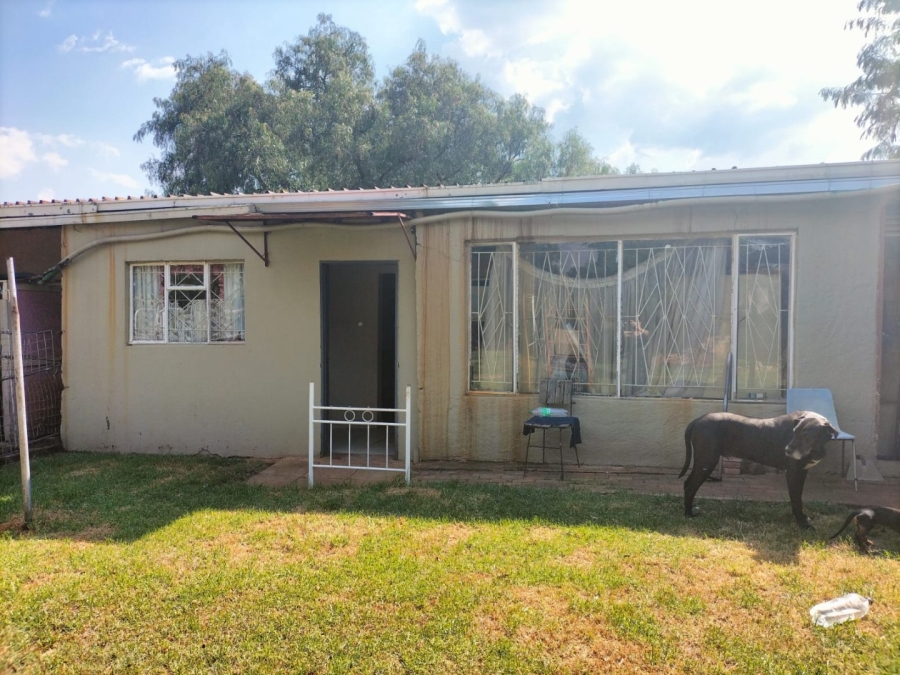 5 Bedroom Property for Sale in Middelvlei A H Gauteng