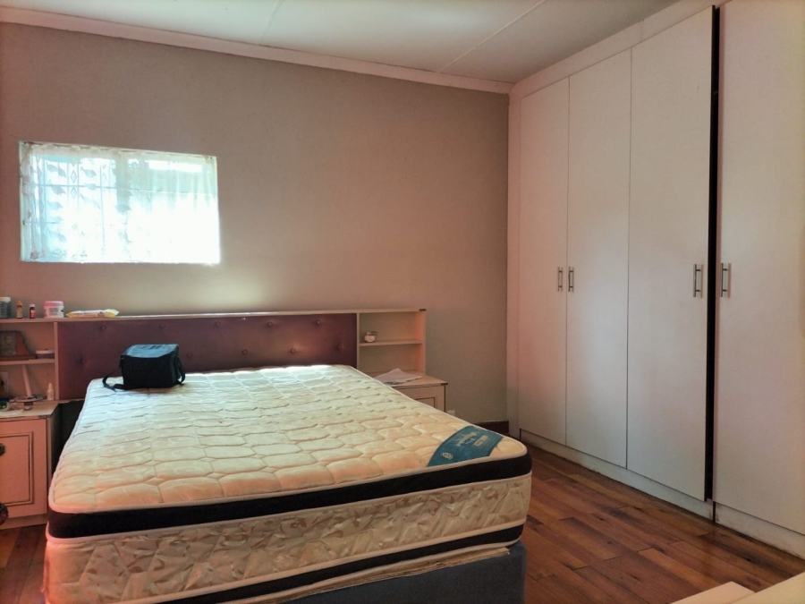 5 Bedroom Property for Sale in Middelvlei A H Gauteng