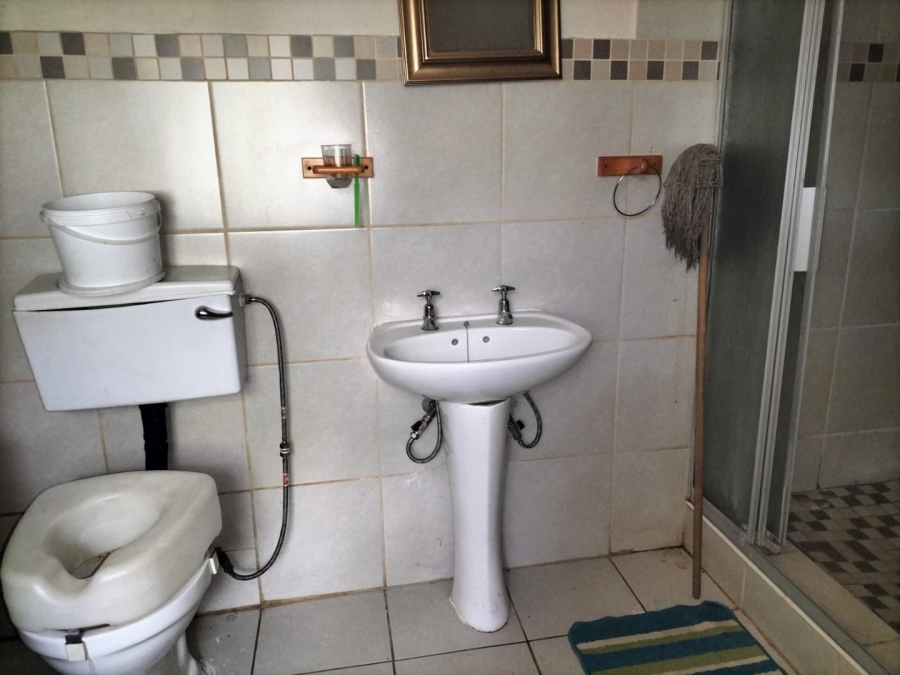 5 Bedroom Property for Sale in Middelvlei A H Gauteng