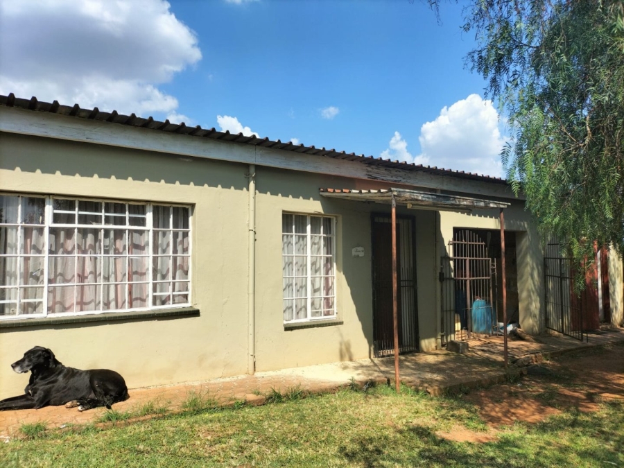 5 Bedroom Property for Sale in Middelvlei A H Gauteng