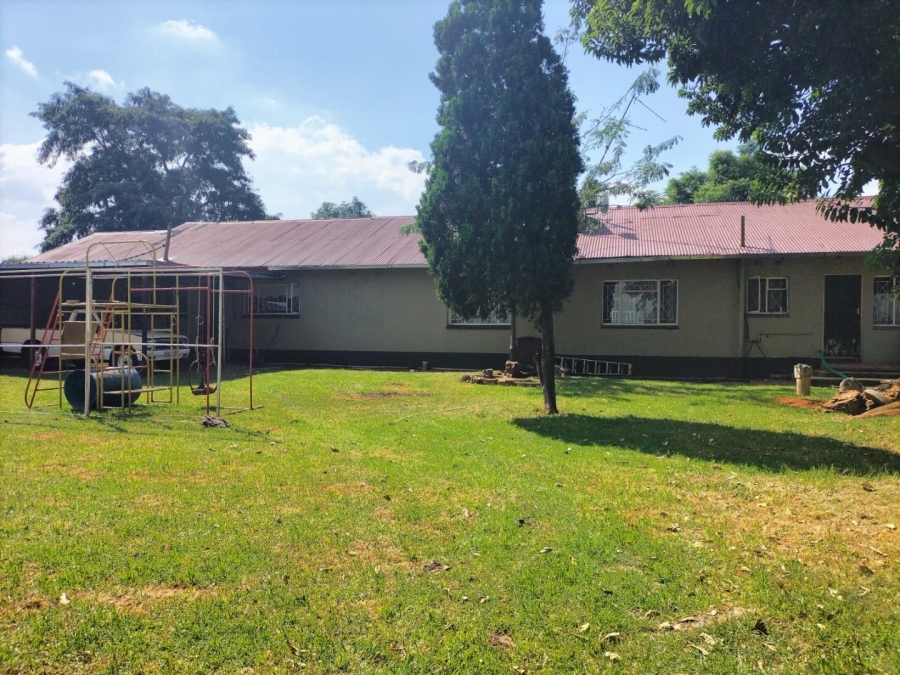 5 Bedroom Property for Sale in Middelvlei A H Gauteng