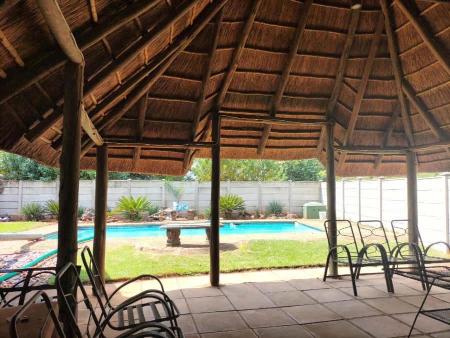 5 Bedroom Property for Sale in Middelvlei A H Gauteng