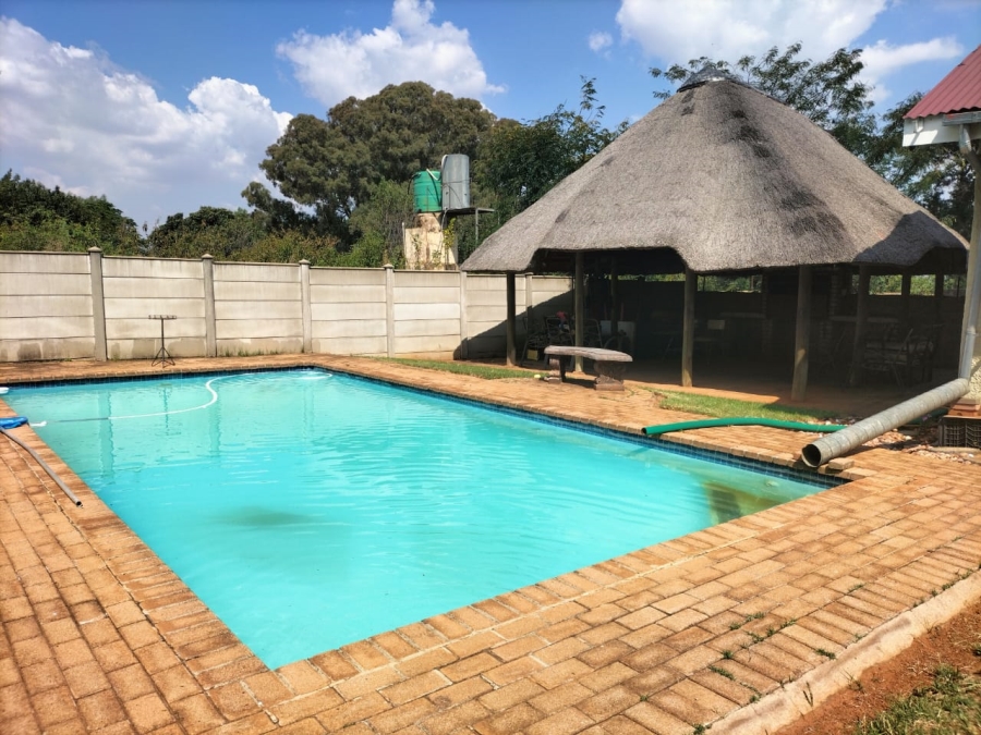 5 Bedroom Property for Sale in Middelvlei A H Gauteng