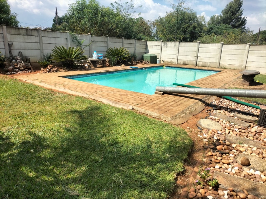 5 Bedroom Property for Sale in Middelvlei A H Gauteng