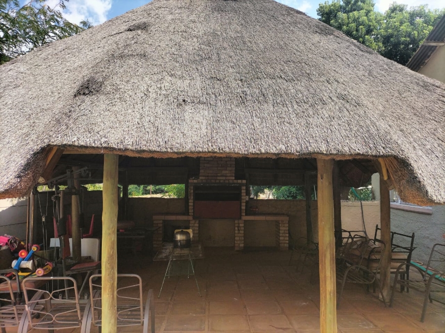 5 Bedroom Property for Sale in Middelvlei A H Gauteng