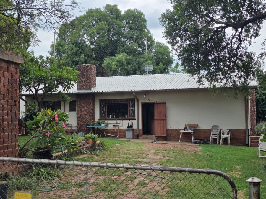 8 Bedroom Property for Sale in Kameeldrift West Gauteng