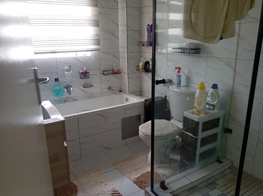 2 Bedroom Property for Sale in Sundowner Gauteng