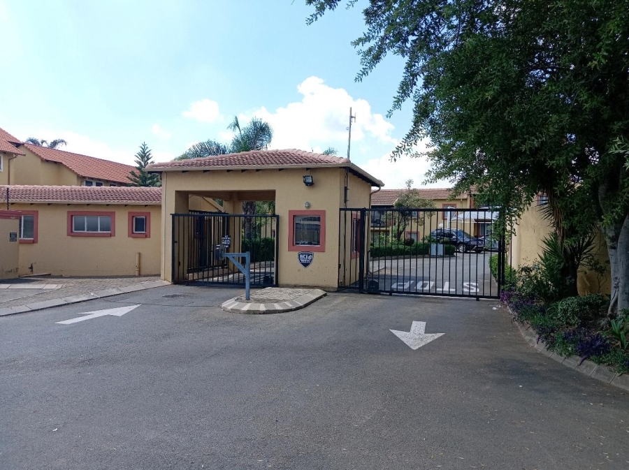 2 Bedroom Property for Sale in Sundowner Gauteng