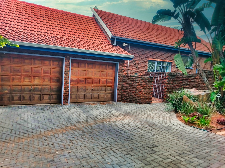 3 Bedroom Property for Sale in Garsfontein Gauteng