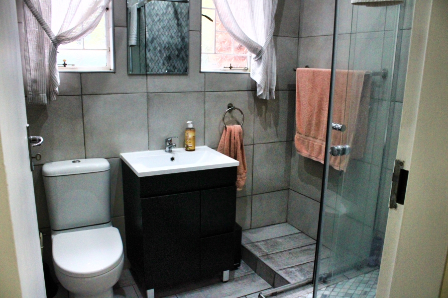 3 Bedroom Property for Sale in Garsfontein Gauteng