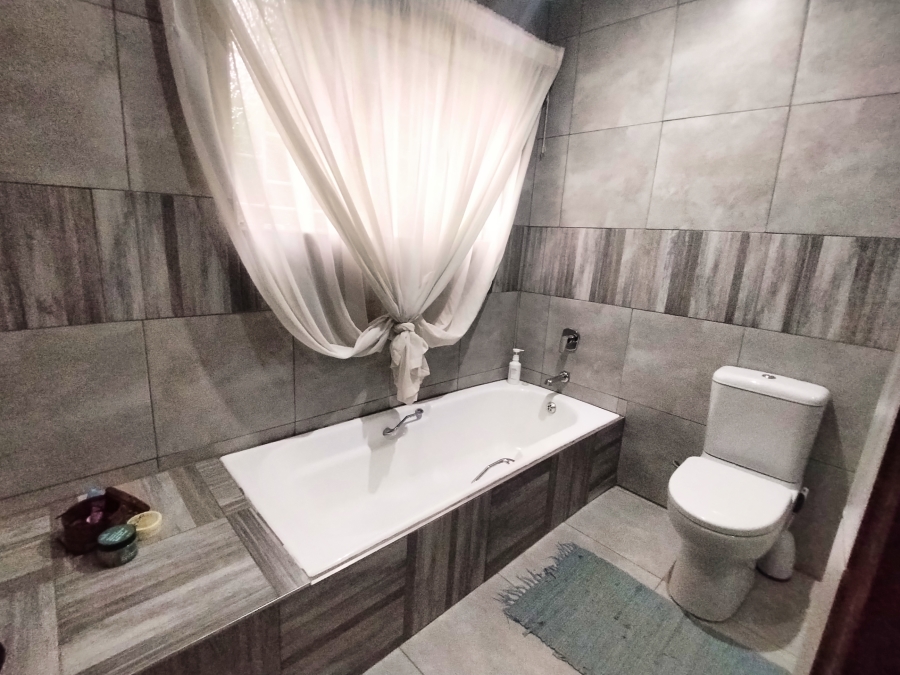 3 Bedroom Property for Sale in Garsfontein Gauteng