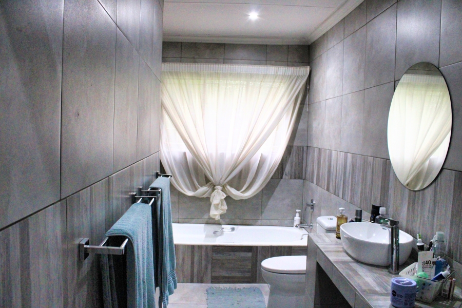 3 Bedroom Property for Sale in Garsfontein Gauteng