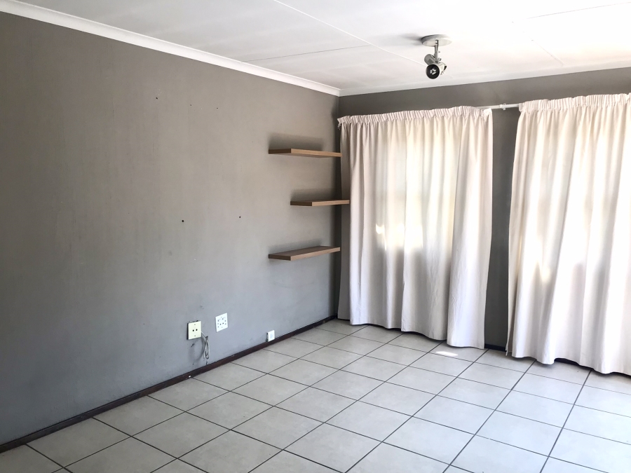 1 Bedroom Property for Sale in Lakefield Gauteng