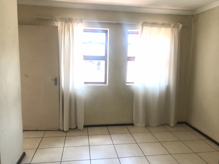 1 Bedroom Property for Sale in Lakefield Gauteng