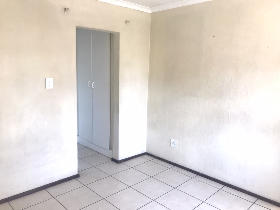 1 Bedroom Property for Sale in Lakefield Gauteng