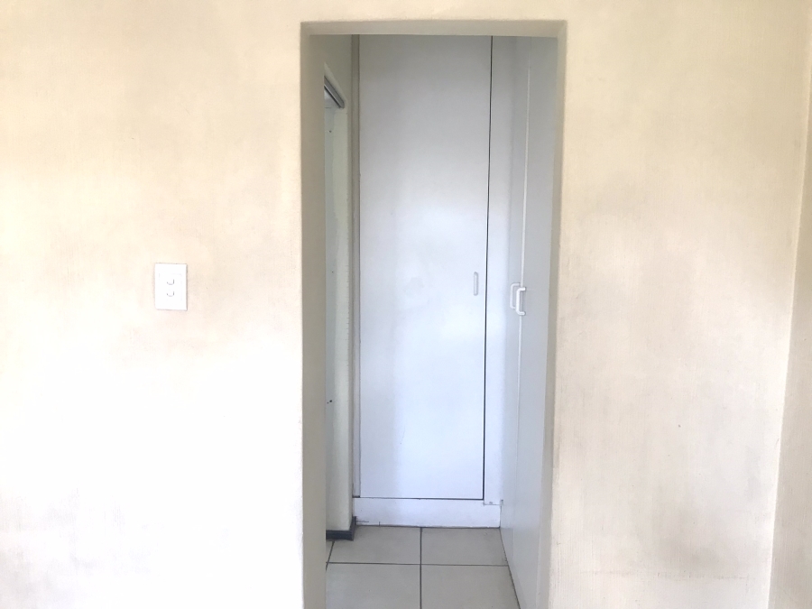1 Bedroom Property for Sale in Lakefield Gauteng