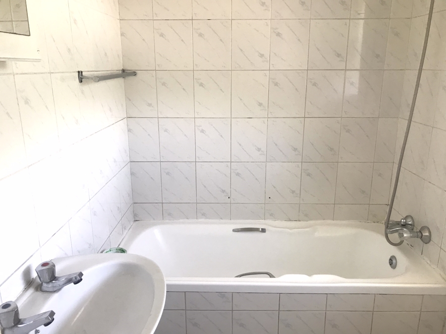 1 Bedroom Property for Sale in Lakefield Gauteng