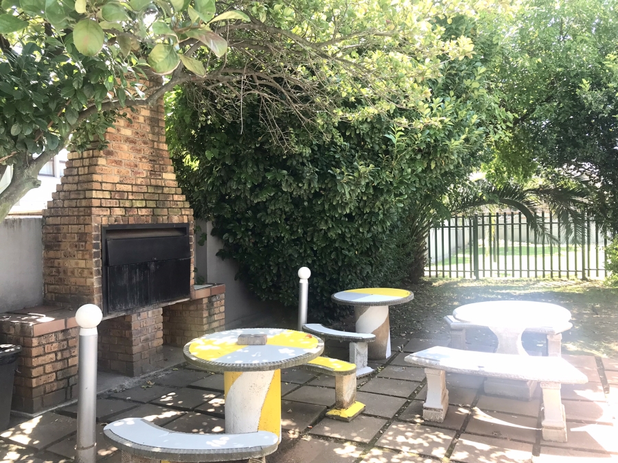 1 Bedroom Property for Sale in Lakefield Gauteng