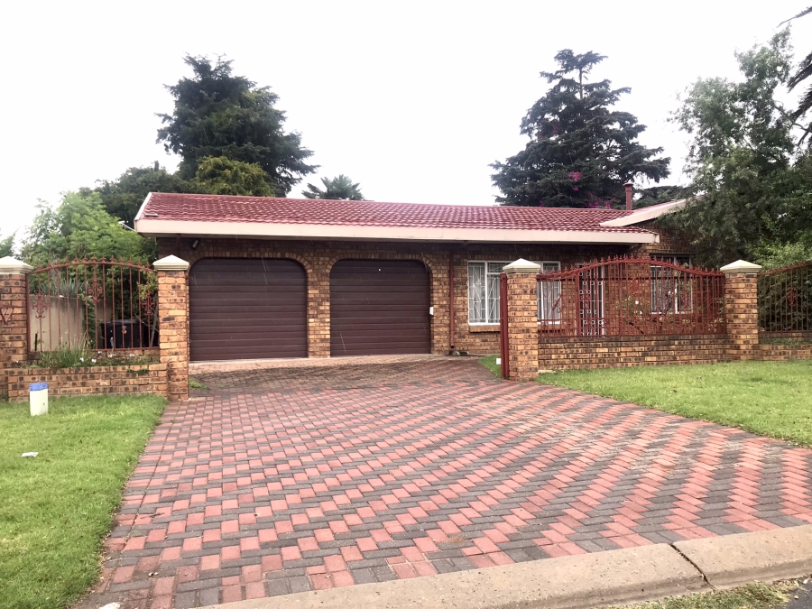 3 Bedroom Property for Sale in Mackenzie Park Gauteng