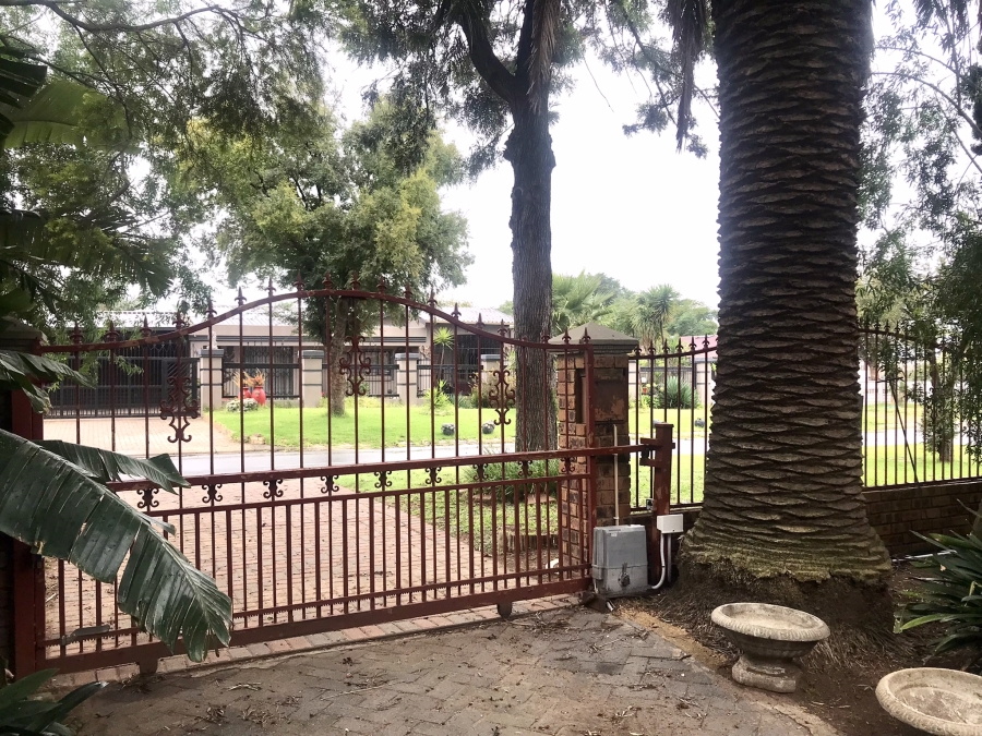 3 Bedroom Property for Sale in Mackenzie Park Gauteng