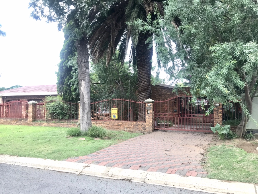 3 Bedroom Property for Sale in Mackenzie Park Gauteng