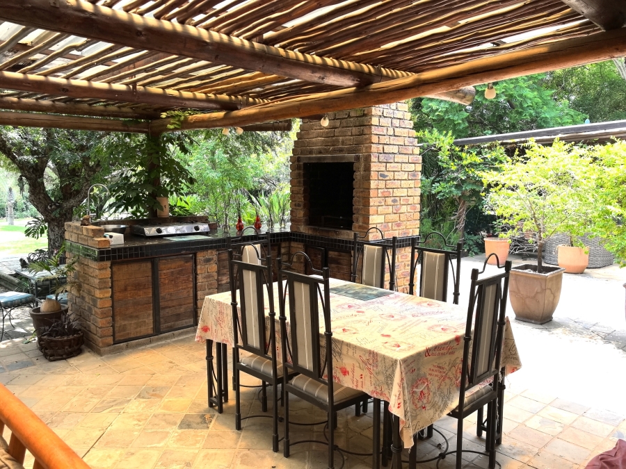 5 Bedroom Property for Sale in Laezonia Gauteng