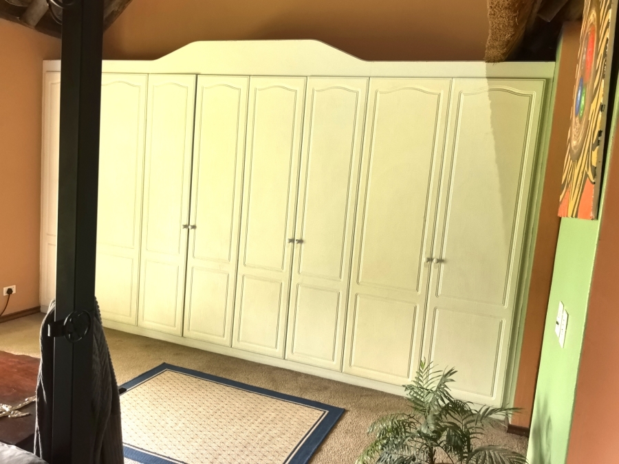 5 Bedroom Property for Sale in Laezonia Gauteng