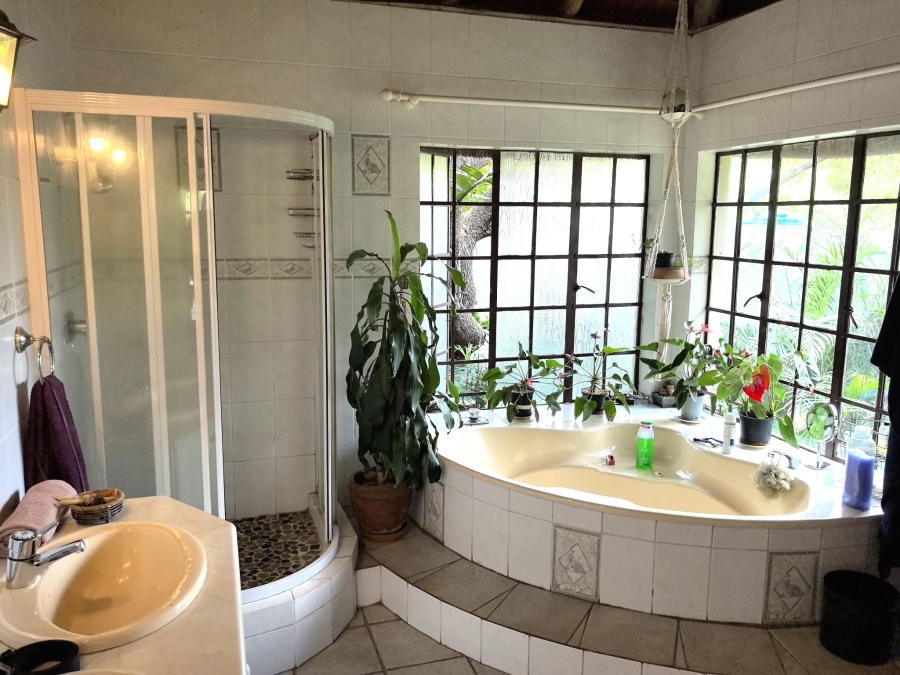 5 Bedroom Property for Sale in Laezonia Gauteng