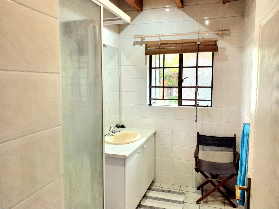 5 Bedroom Property for Sale in Laezonia Gauteng