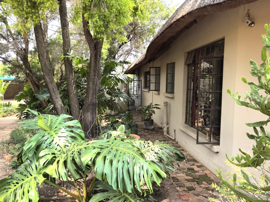 5 Bedroom Property for Sale in Laezonia Gauteng