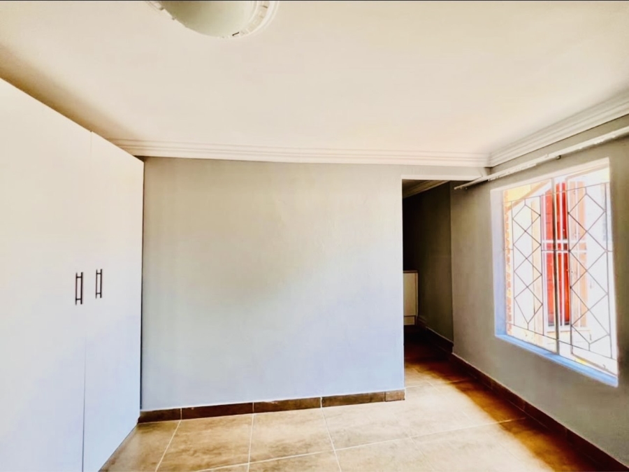 13 Bedroom Property for Sale in Bezuidenhout Valley Gauteng