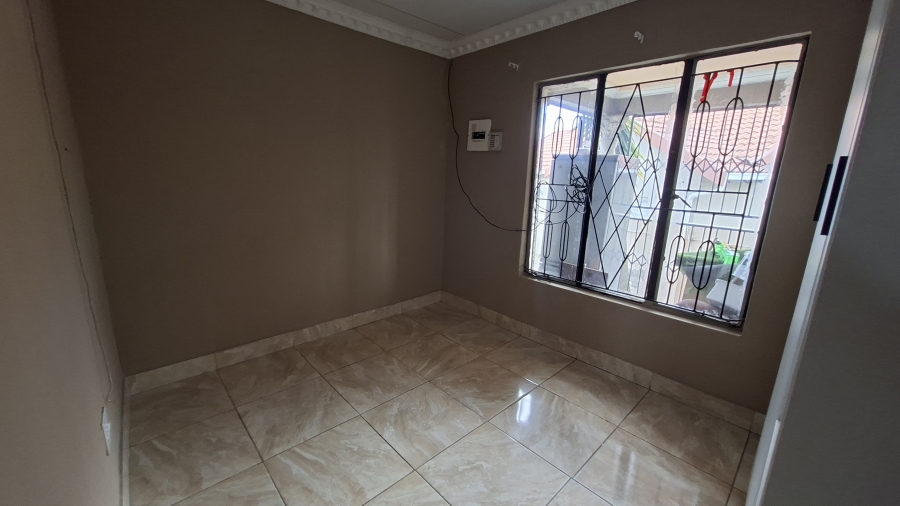 To Let 4 Bedroom Property for Rent in Olievenhoutbosch Gauteng
