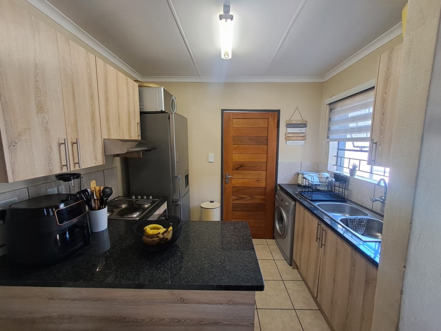 3 Bedroom Property for Sale in Kosmosdal Gauteng