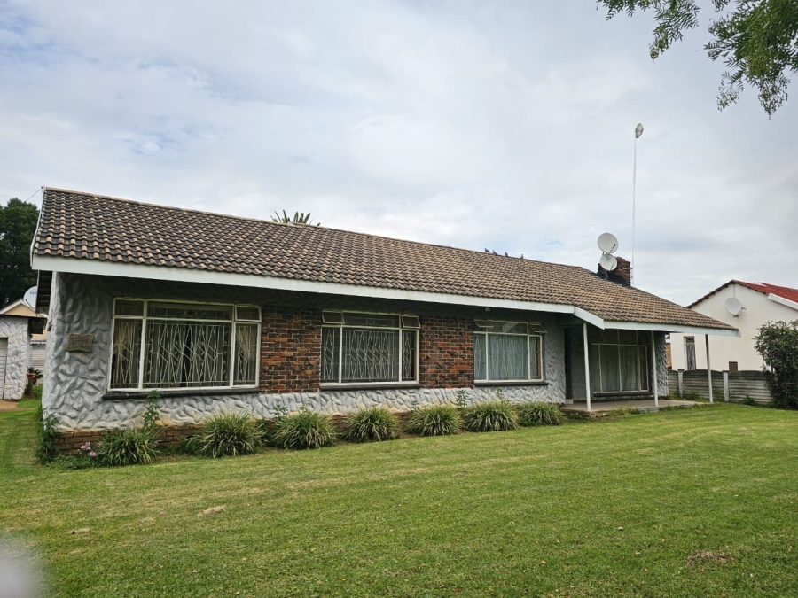 To Let 3 Bedroom Property for Rent in Sonland Park Gauteng