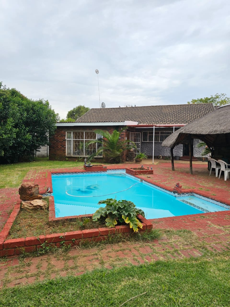 To Let 3 Bedroom Property for Rent in Sonland Park Gauteng
