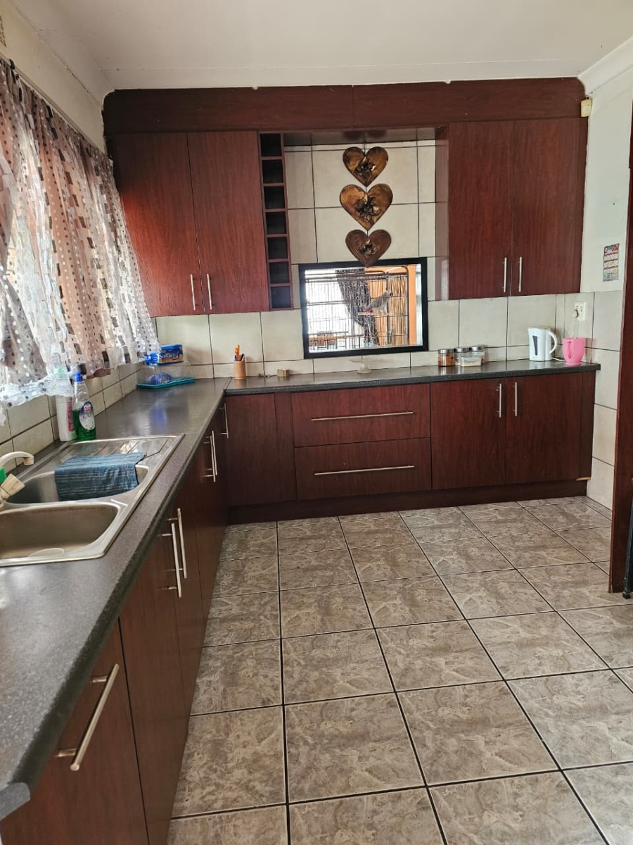 To Let 3 Bedroom Property for Rent in Sonland Park Gauteng