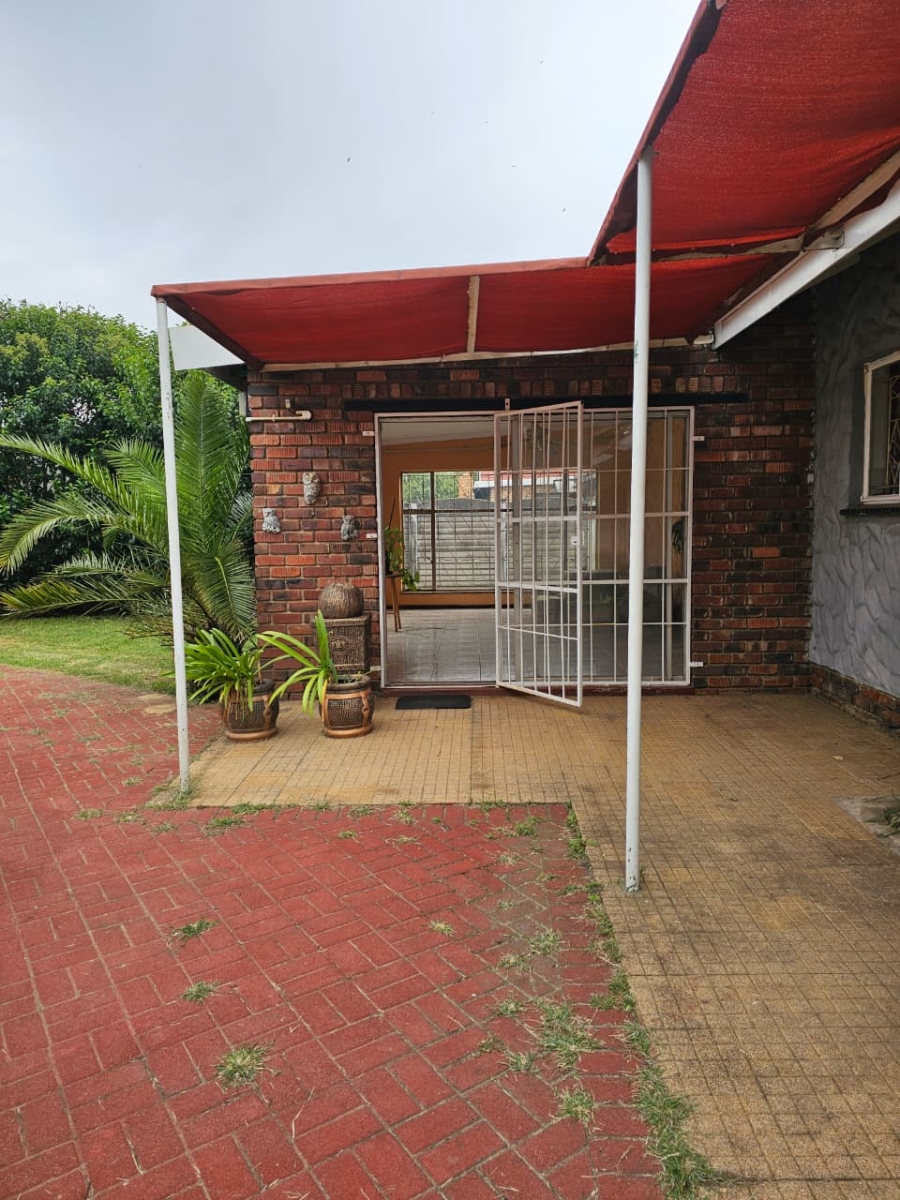 To Let 3 Bedroom Property for Rent in Sonland Park Gauteng