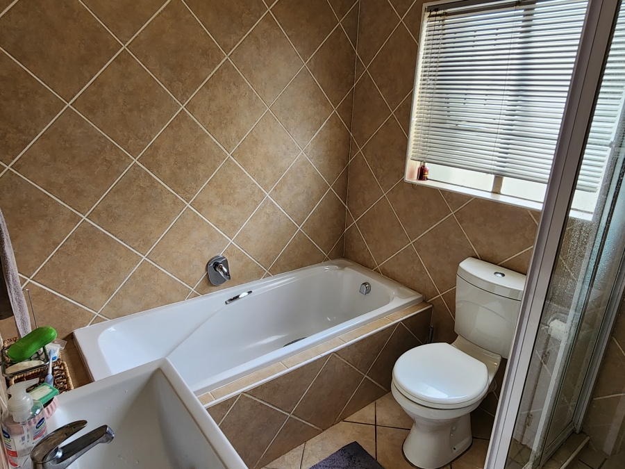 2 Bedroom Property for Sale in Sugar Bush Estate Gauteng