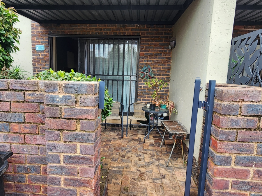 2 Bedroom Property for Sale in Sugar Bush Estate Gauteng